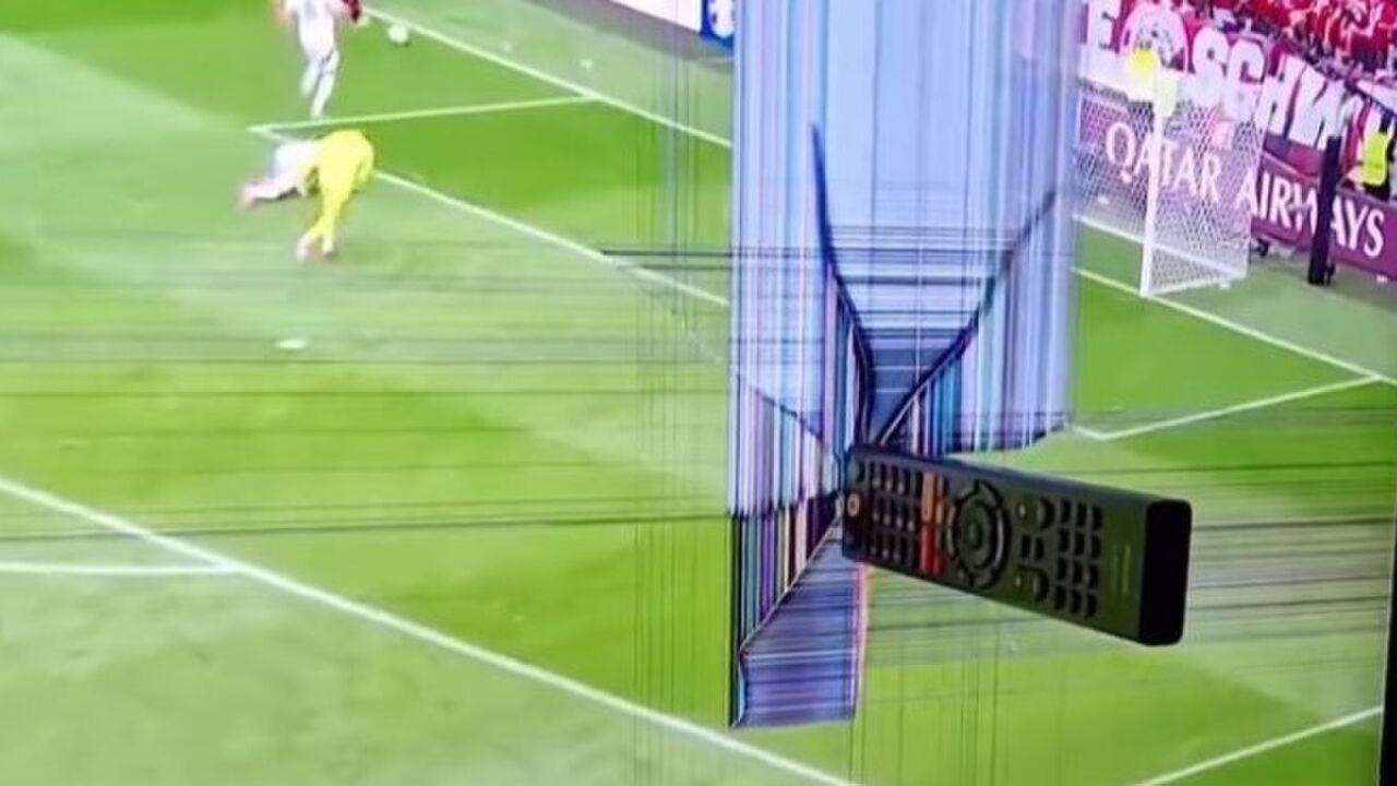 afstandsbediening in tv gooien boos