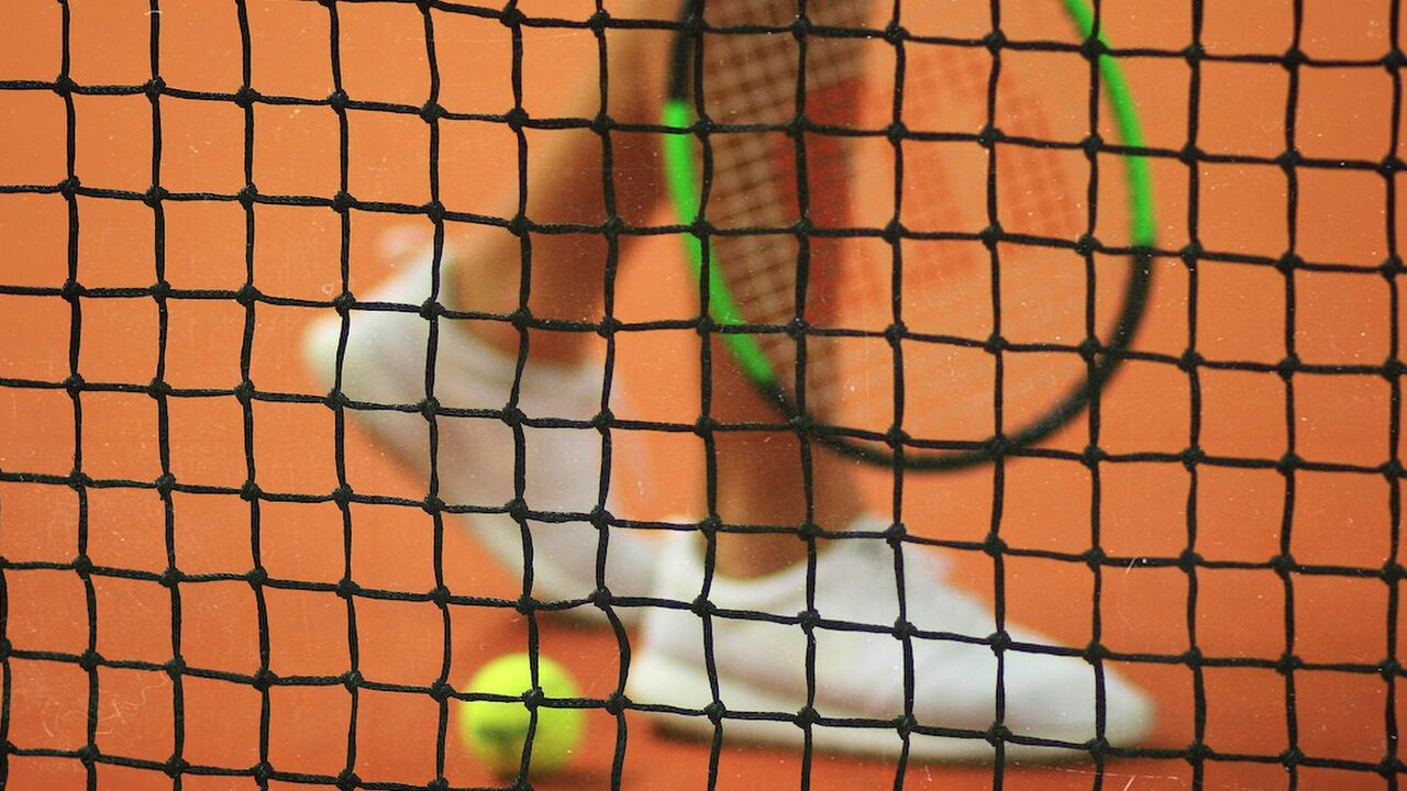 Tennis racket breken boete