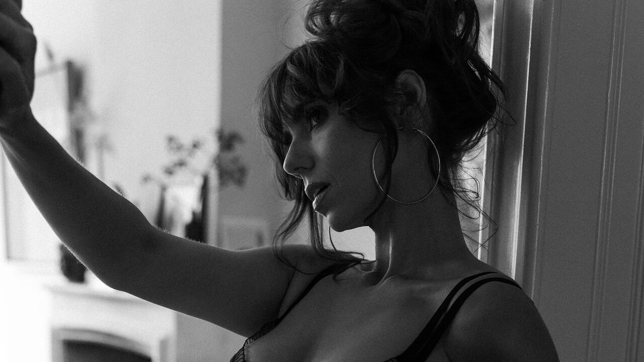 Gwen van Poorten shoot FHM