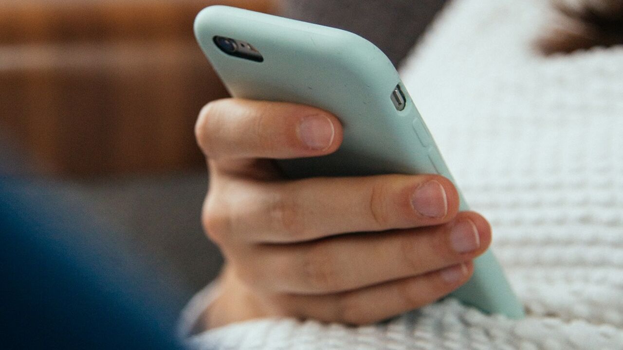 vriendin verwijdert berichtjes op telefoon verdacht