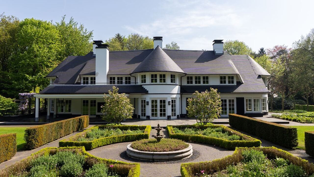 Illustratie voor: Voormalig landhuis van Dennis Bergkamp staat voor € 18 miljoen (!) te koop op Funda