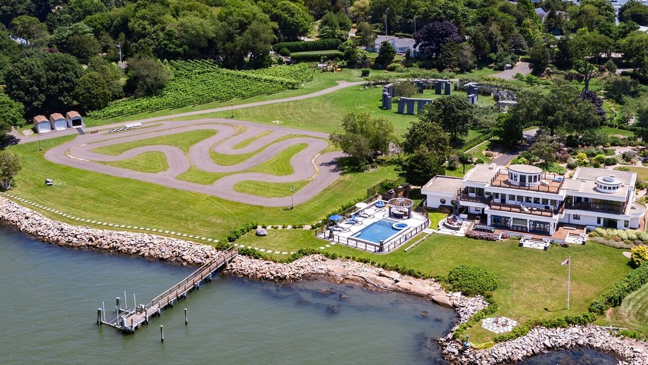 villa met kartbaan te koop