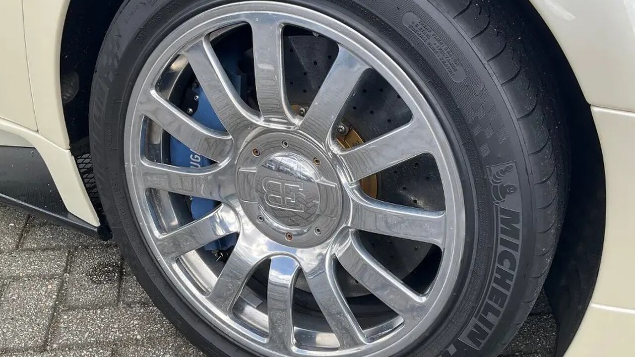 duurste huurauto van nederland staat te koop bugatti