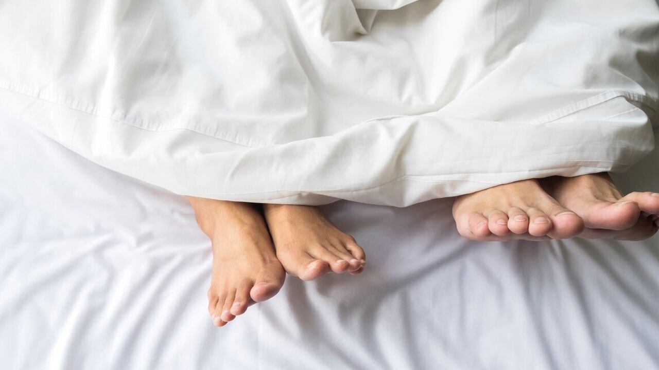 het bed delen met dochter van ex