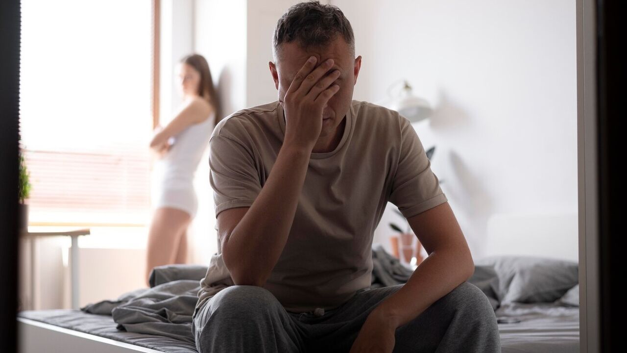 vrouw gaat vreemd met buurman