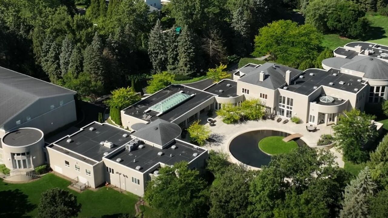 Illustratie voor: Eindelijk: Michael Jordan verkoopt woning na 12 jaar lange zoektocht aan nieuwe eigenaar