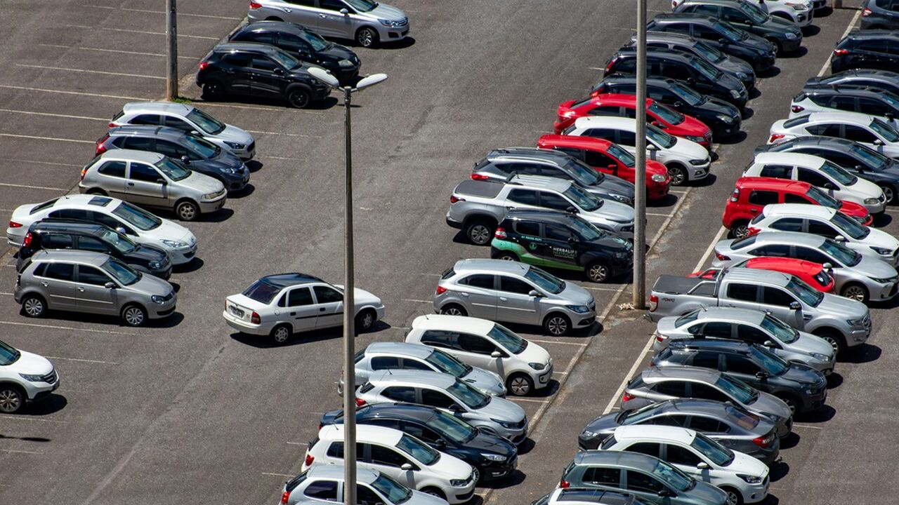 Illustratie voor: Waarom kun je bijna niet meer gratis parkeren bij ziekenhuizen? Dit zijn de redenen