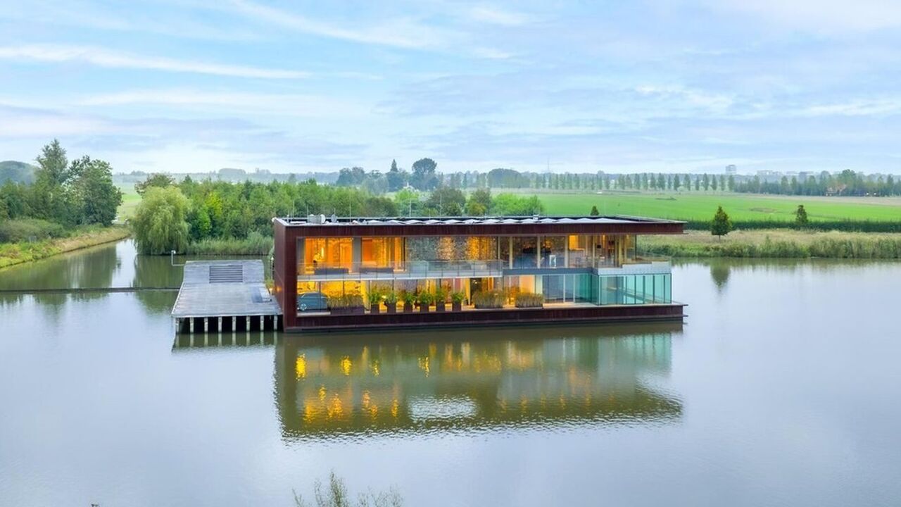 Illustratie voor: Fenomenaal op Funda: supervilla op het water in IJsselstein te koop voor € 5,7 miljoen