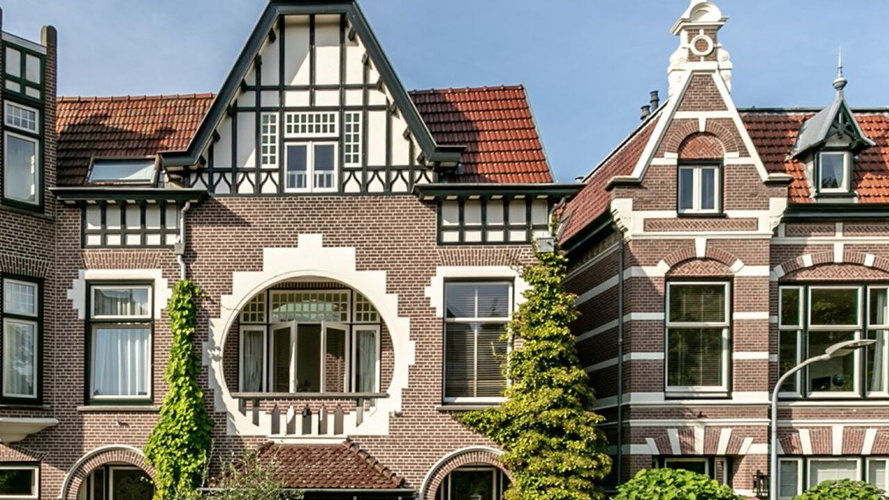 Illustratie voor: Rondleiding: Daan Schuurmans zet prachtige woning te koop voor € 1.625.000,-