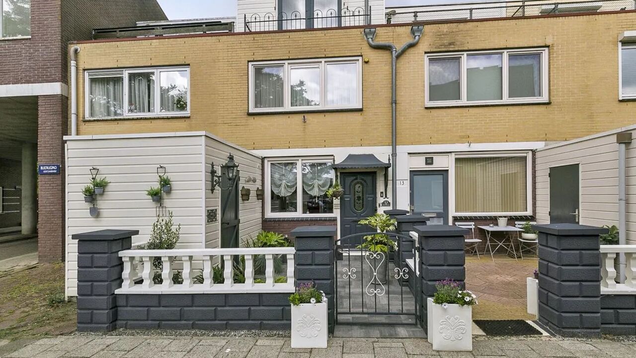 Illustratie voor: Lekker fout op Funda: je kijkt je ogen uit bij deze woning in Amsterdam-Noord