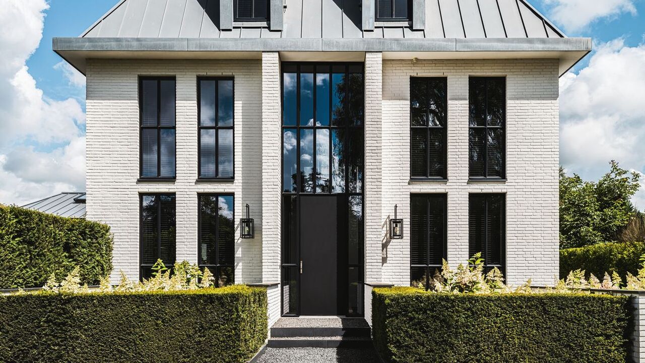 villa strak waalwijk funda