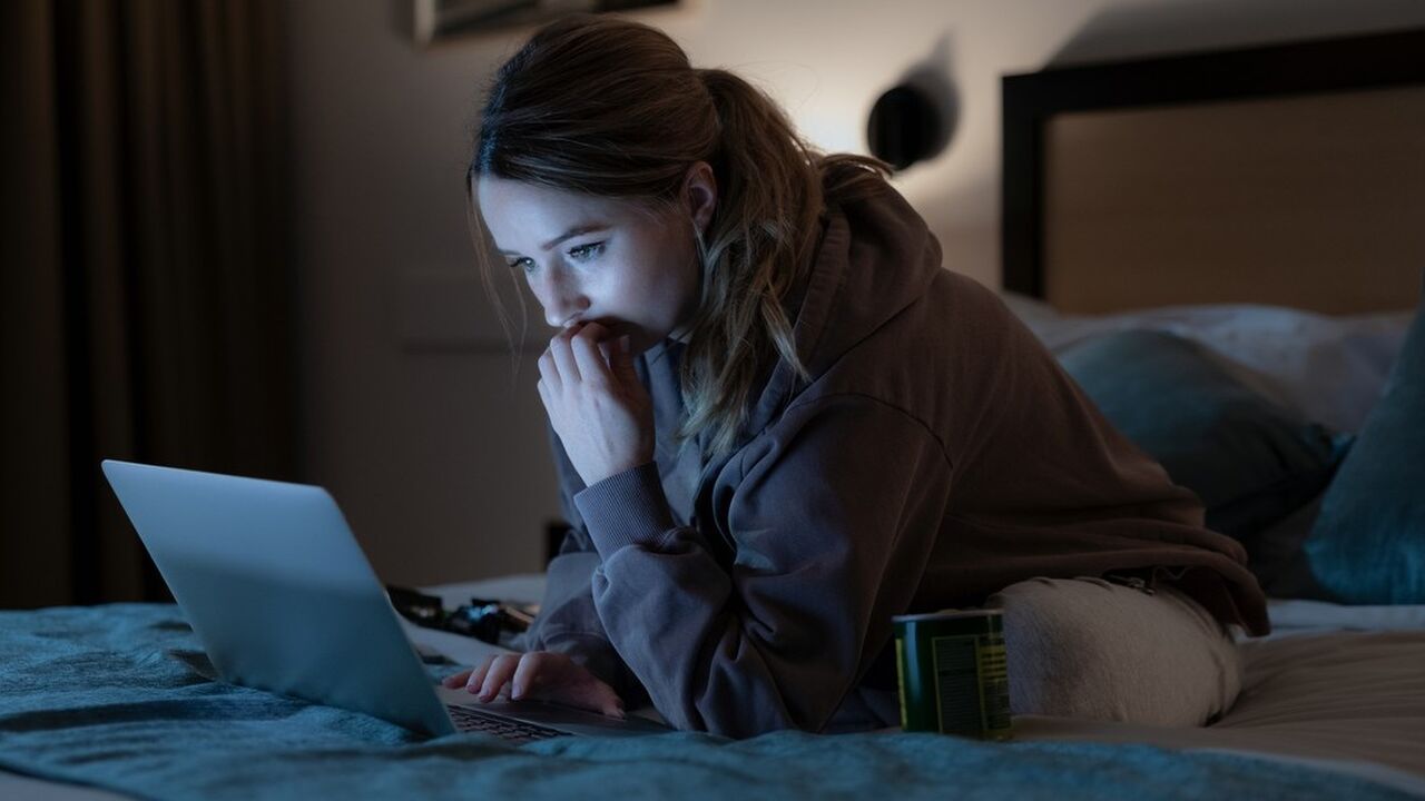 apple cider vinegar netflix review beoordeling verhaallijn trailer serie