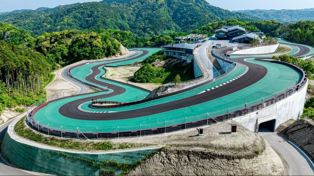japanse miljardair bouwt eigen racetrac Magarigawa Club