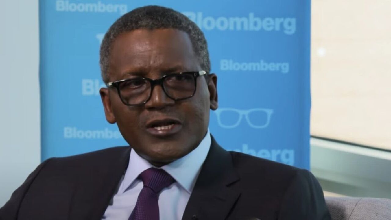 Aliko Dangote, de rijkste man van afrika, vertelt hoe hij zijn vermogen heeft verdiend in een interview