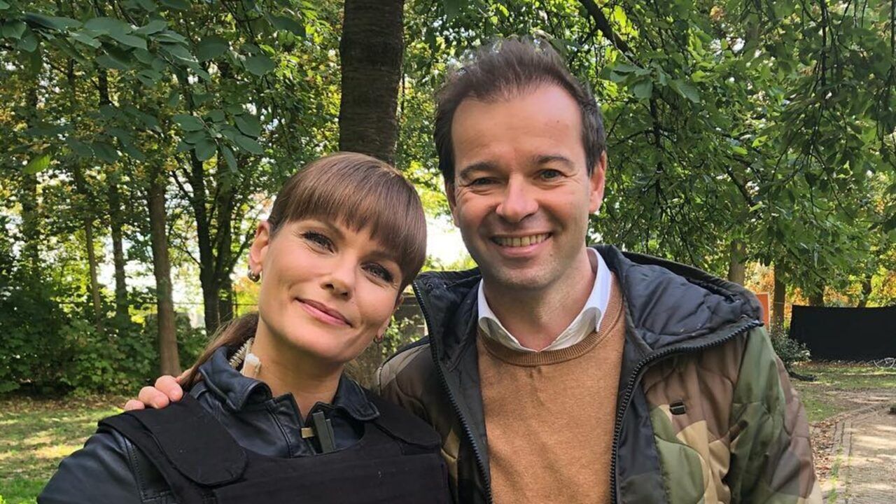 Peter van der Vorst, de presentator met een riant vermogen, tezamen met actrice Angela Schijf.