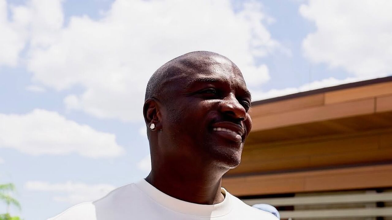 Akon die zijn verjaardag viert