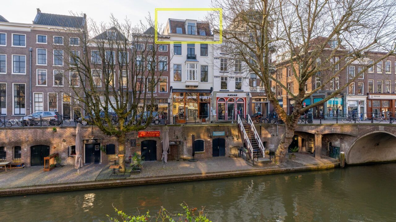 De gevel van de zogenaamd vrijstaande woning op Funda in Utrecht