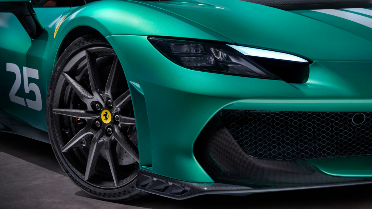 Detailshot van de voorkant bij Ferrari 296 Speciale