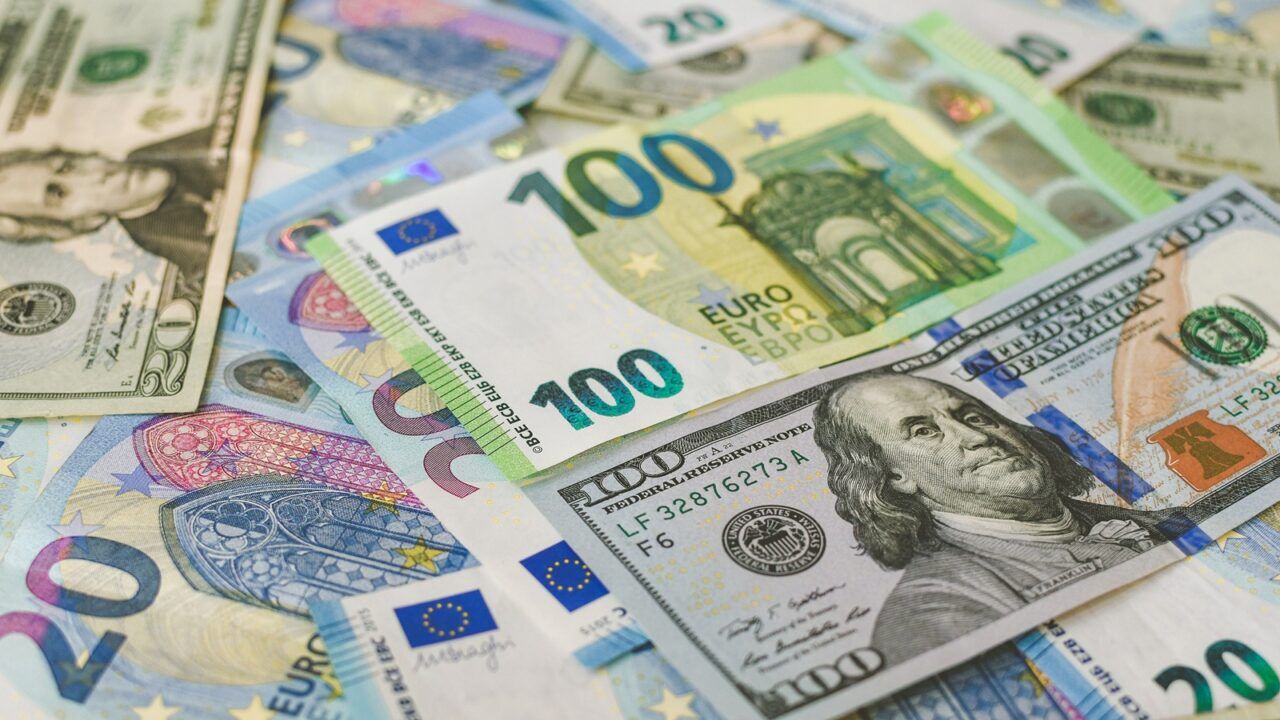 Cashgeld. De loonkloof moet worden gedicht door verbeterde loontransparantie.