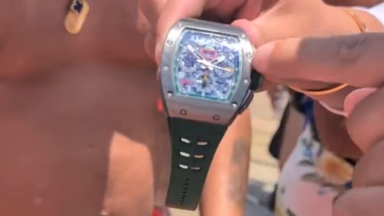 Het horloge dat in het water was gevallen.