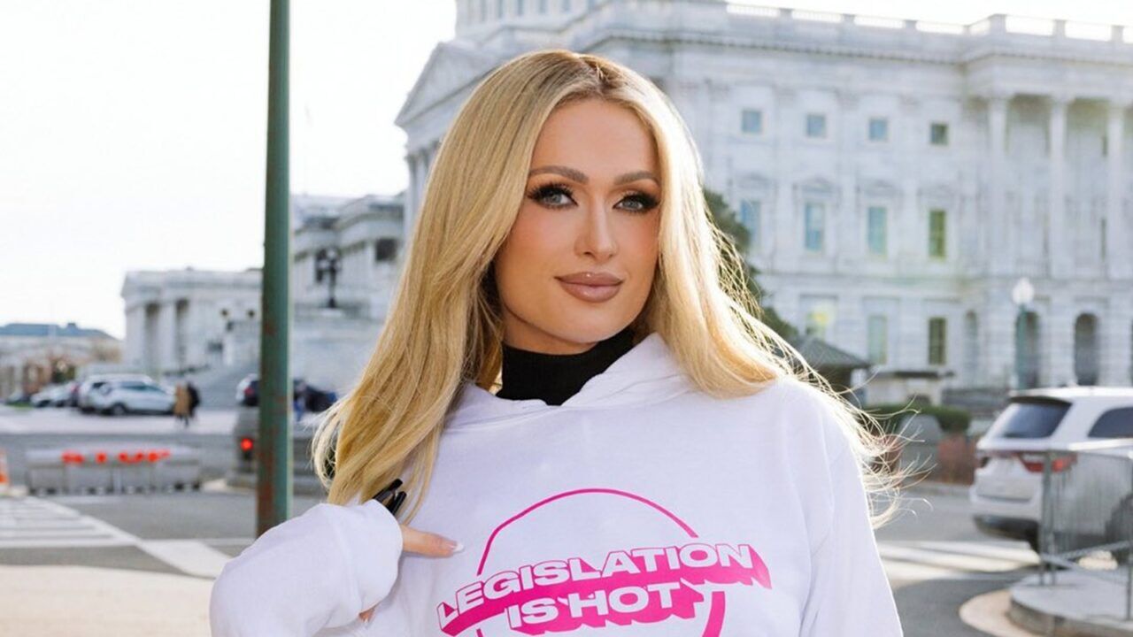 Paris Hilton, de vrouw die een nieuwe villa kocht.