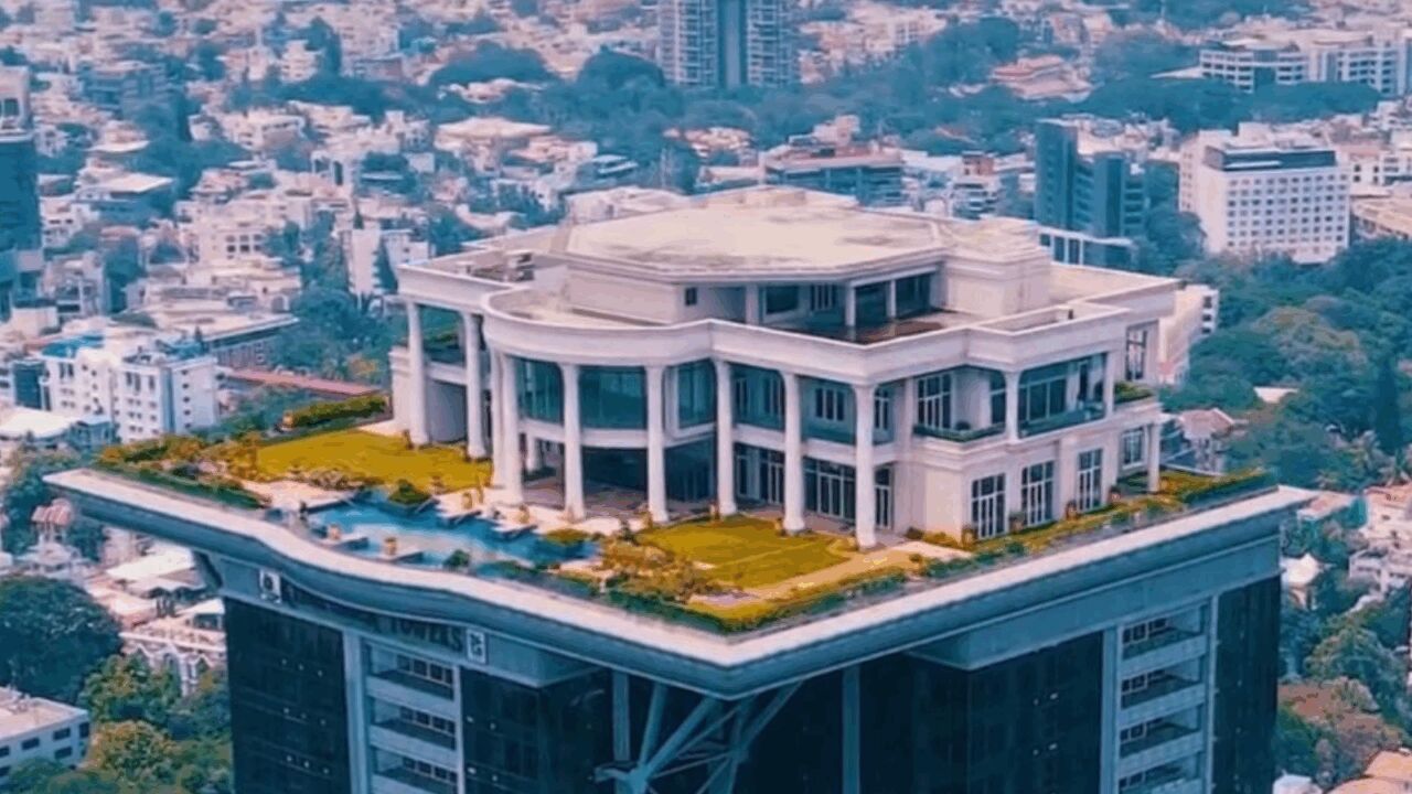 de bizarre sky mansion, die onbewoond is