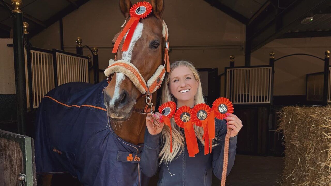 Britt Dekker en haar paard