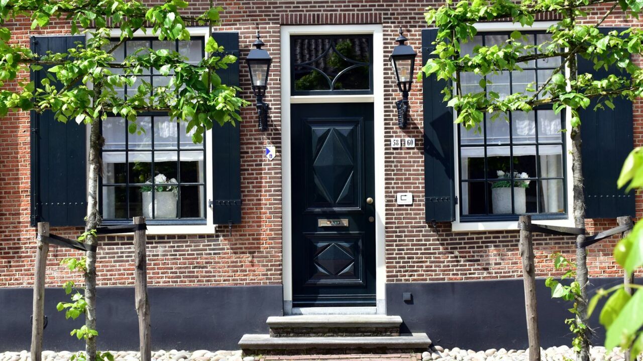 Het exterieur van een typisch Nederlandse woning