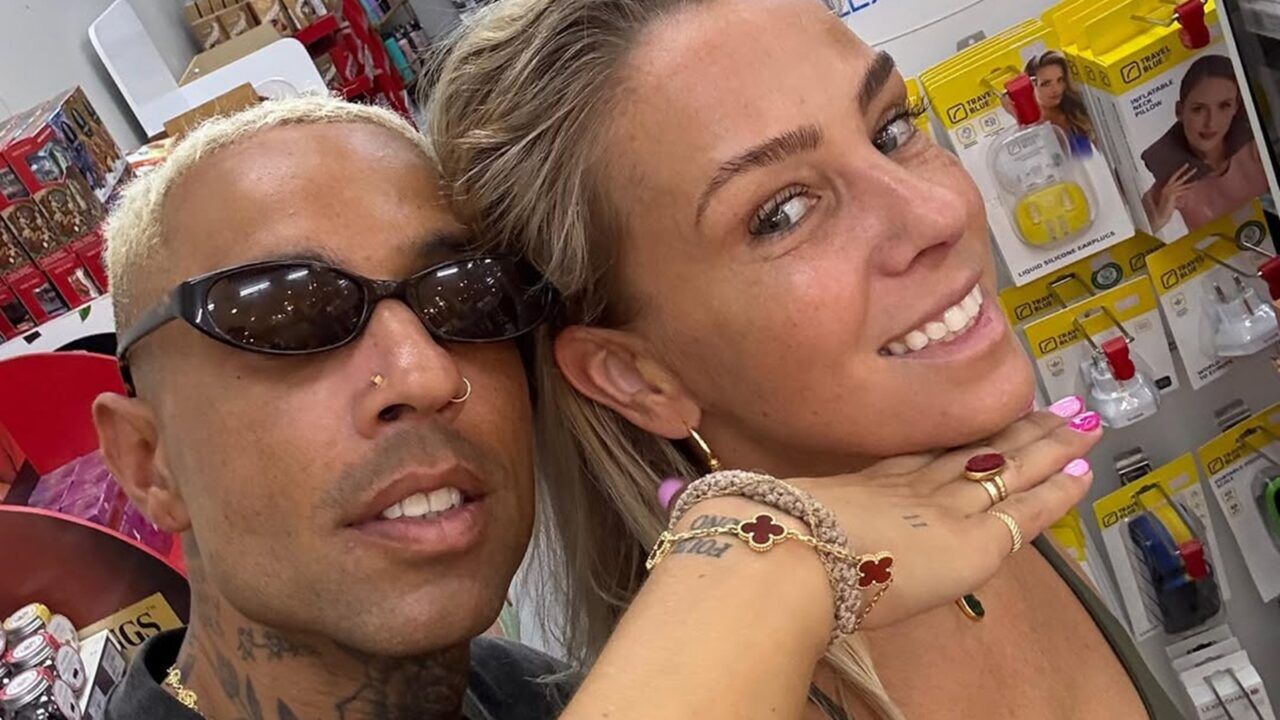 Bizzey, de rapper die een nieuwe auto kocht.