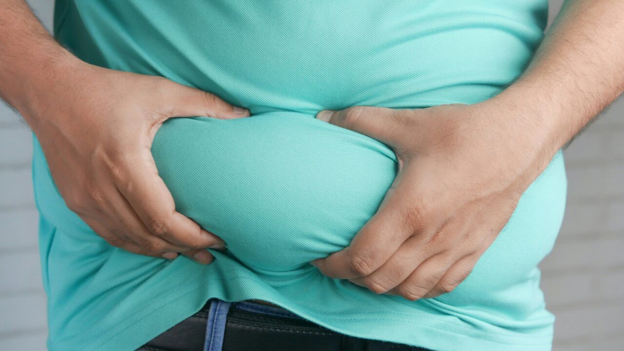 Een dik persoon die vermoedelijk bij de dikste mensen ter wereld hoort.
