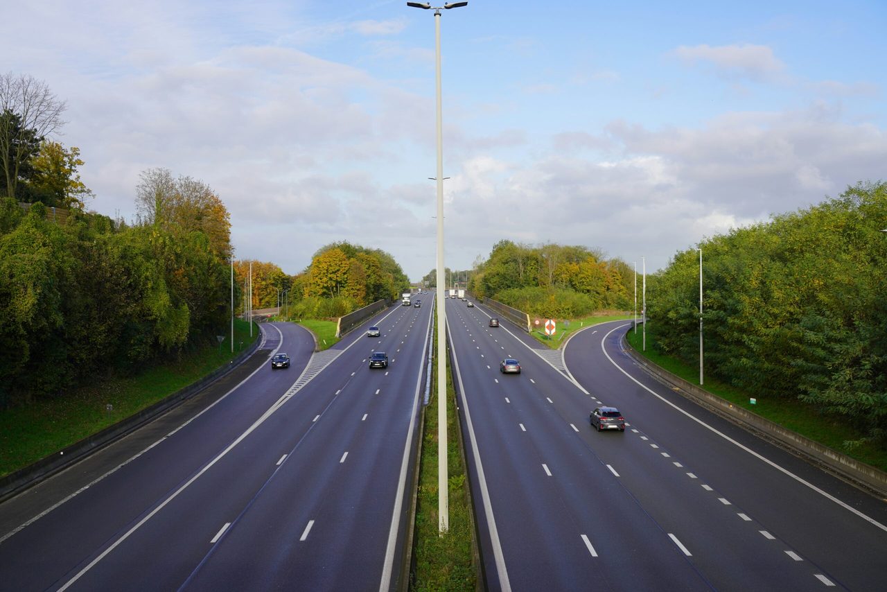 Een snelweg in Wezembeek-Oppem