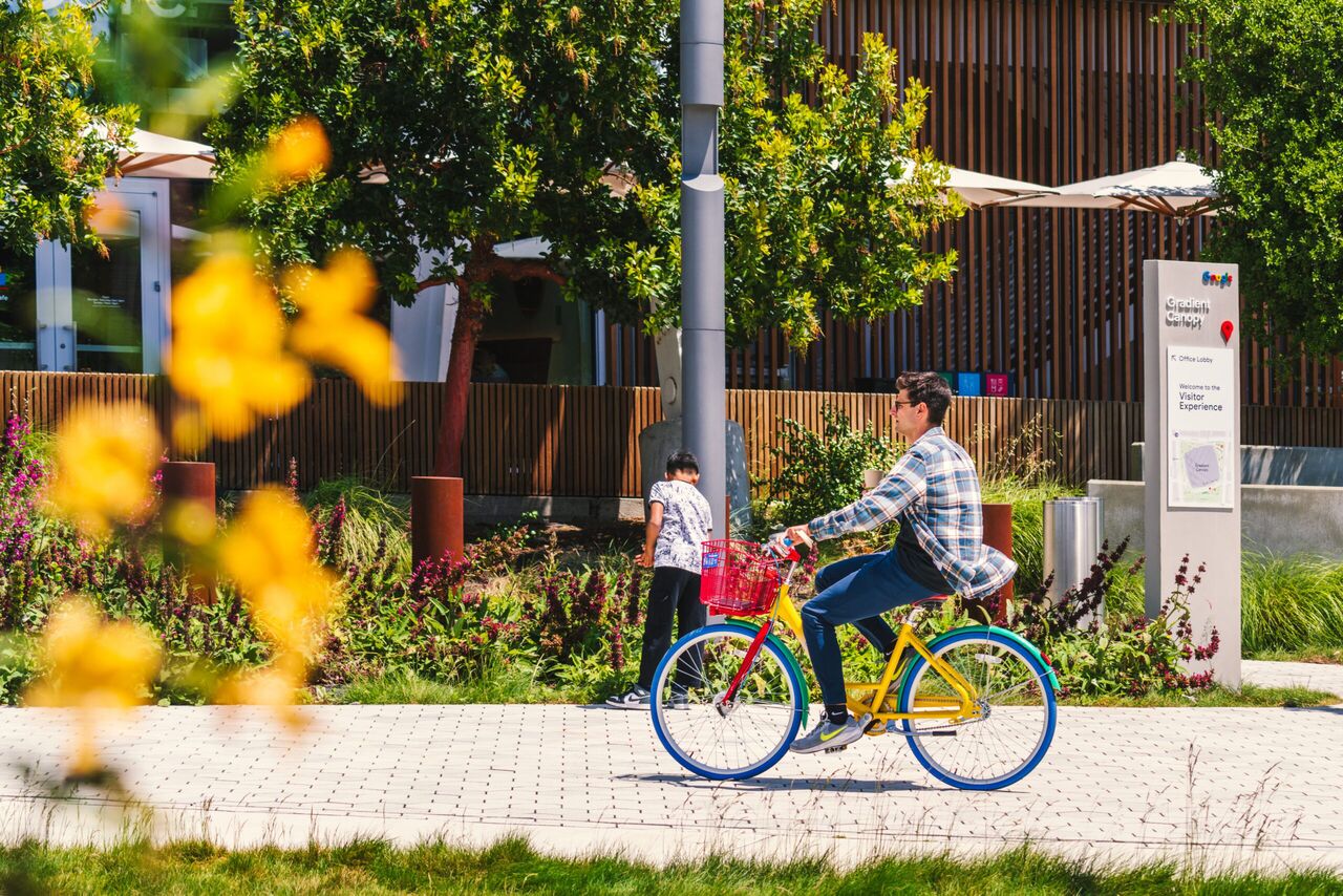 Iemand die fietst op een fiets