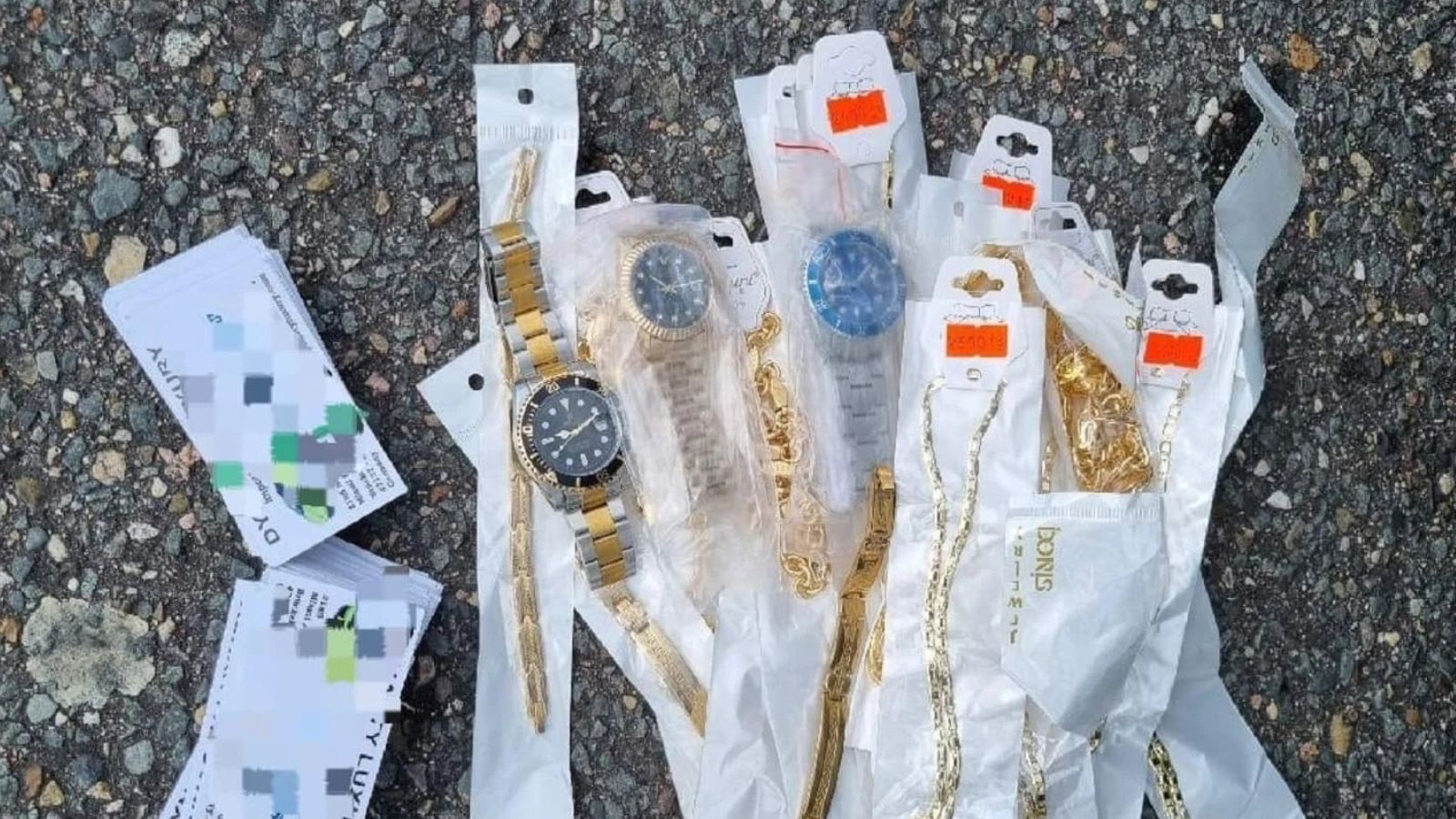 De neppe sieraden van de oplichters uit Dubai