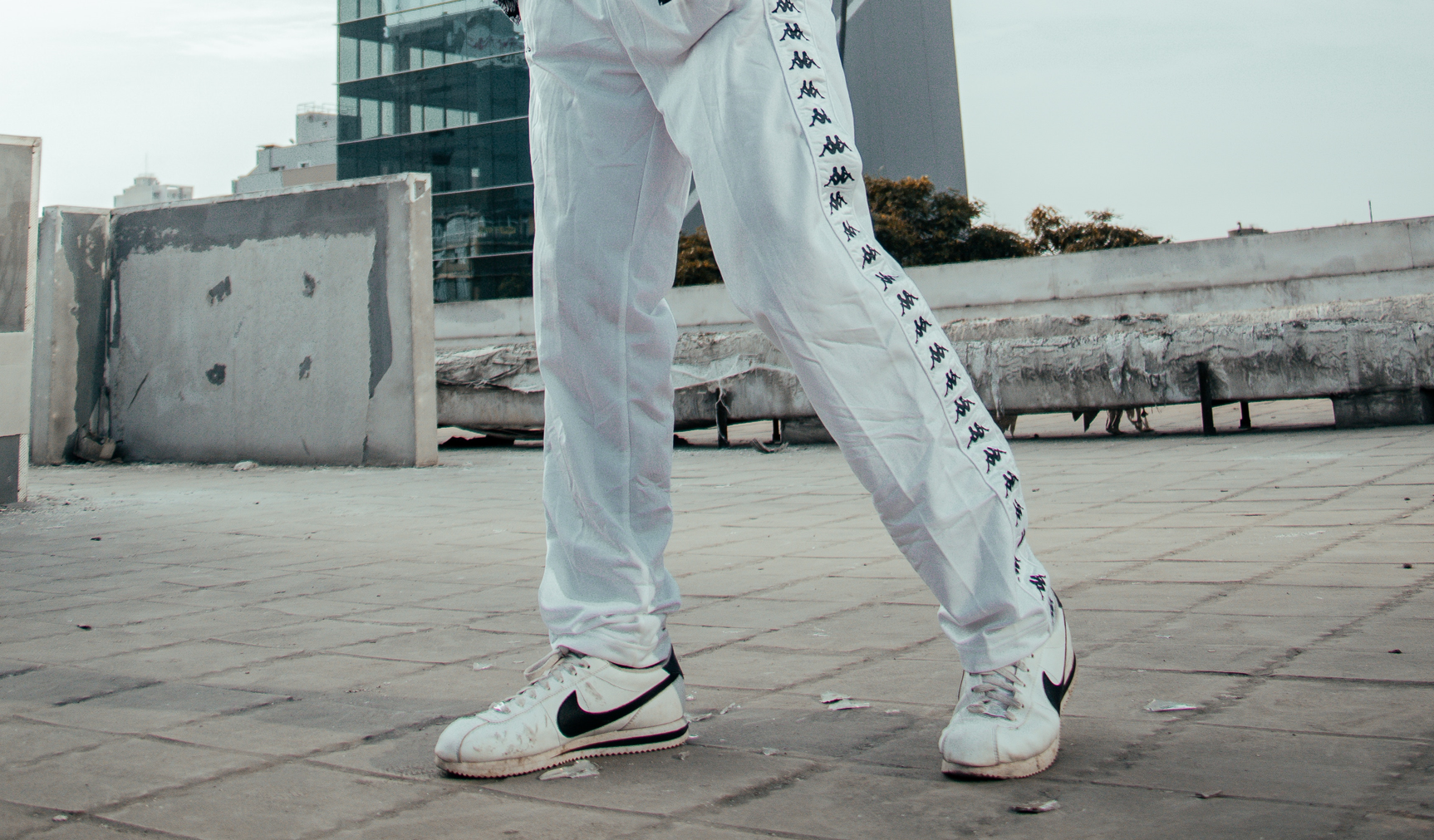 witte sneakers