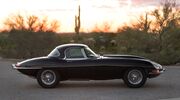 Illustratie voor: Deze klassieke Jaguar E-type uit 1966 is de droom van iedere man
