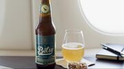 Illustratie voor: Dit bier is speciaal gebrouwen om in het vliegtuig gedronken te worden