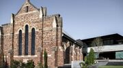 Illustratie voor: Deze kerk is omgetoverd tot één van de stijlvolste mancaves ooit