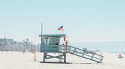 Illustratie voor: Fotoserie: Manhatten Beach op minimalistische wijze vastgelegd