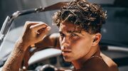 Illustratie voor: Stijlvolle kapsels en tips voor mannen met krullen