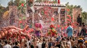 Illustratie voor: Deze 5 toffe zomerfestivals kan jij de komende maanden gaan bezoeken