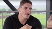 Rico Verhoeven breekt rib interviewer