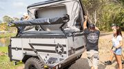Illustratie voor: De X3 aanhanger tover je in een handomdraai om tot een wrede off-road camper