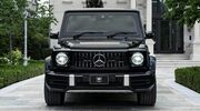 Illustratie voor: Deze zes meter lange Mercedes G-klasse met bepantsering is een rijdende bioscoop