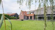 Illustratie voor: Funda parel: woonboerderij in Brabant is vanbinnen een stijlvolle design villa
