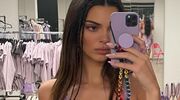 Kendall Jenner geniet volledig zonder kleding van het zonnetje