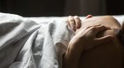 hoe spanning in relatie terug voor in bed lakens