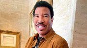 Lionel Richie vertelt hoelang hij het tegenwoordig volhoudt in bed en het is niet 'All Night Long'