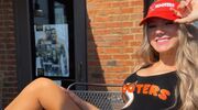 zoveel krijgt deze serveerster aan fooi bij Hooters