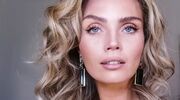 Kim Feenstra showt haar prachtige nieuwe wagen
