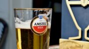 Een biertje op terras
